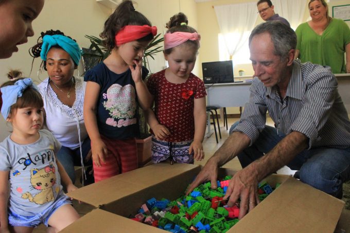 O projeto Brinquedo Educativo tem como meta distribuir 25 mil kits de blocos de monta